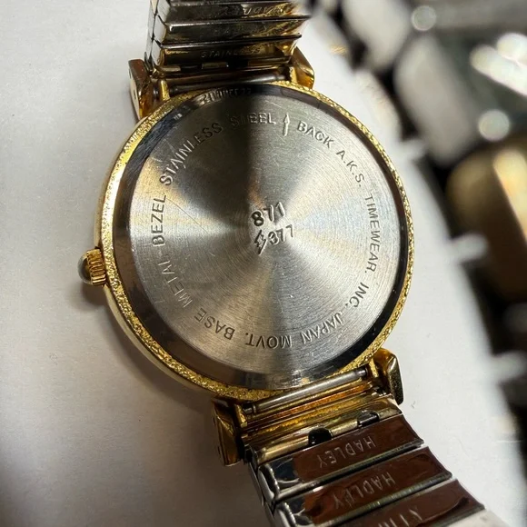 Gloria Vanderbilt Two Tone Quartz Watch Swarovski Swan Accent - Picture 4 of 4